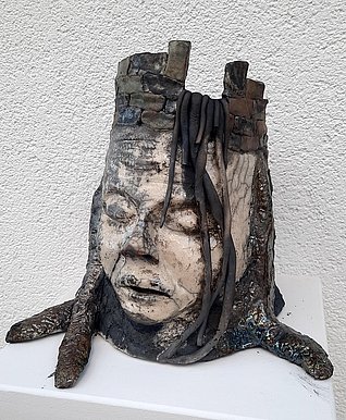 Bettina Even-Kiefer (Demerath) "Leben" . Tonskulptur/Raku